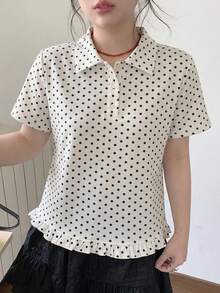 Dazy Plus 韓系時尚波點滿版印花短袖 Polo 衫，黑色大尺碼女款春夏季 T-shirt 可愛上衣 - 杏色 - 查看 2