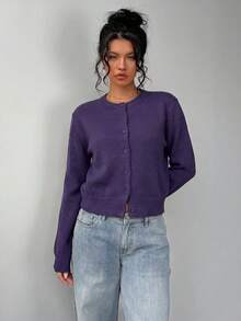 SHEIN BASICS 女款休閒純色圓領長袖寬鬆短版開襟針織外套 秋季外套 適合教師 校園穿搭 深紫色 日常白天穿著 - 紫色 - 查看 6