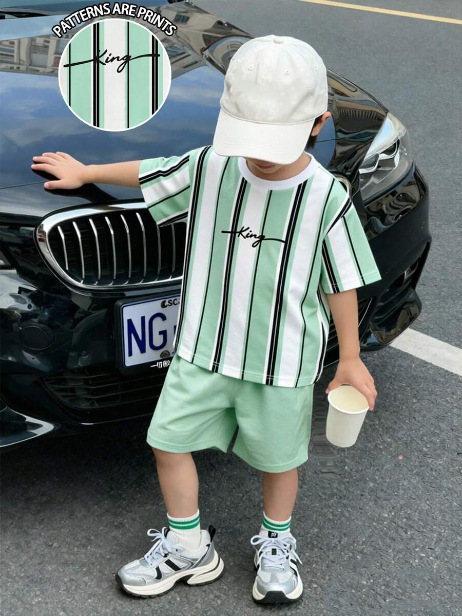 小男孩2件套,簡約休閒對比色馬卡龍配色條紋字母King印花短袖T恤與配套短褲,柔軟套裝適合夏季外出 - 彩色 - 查看 1