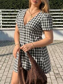 GalTyme 女款格紋V領短袖休閒大尺碼洋裝 - 黑色 - 查看 5