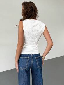 SHEIN PariChic 女款白色紋理布料背心，優雅浪漫V領休閒夏季上衣，適合早午餐、沙灘、日常外出與度假，亮片上衣 - 白色 - 查看 2