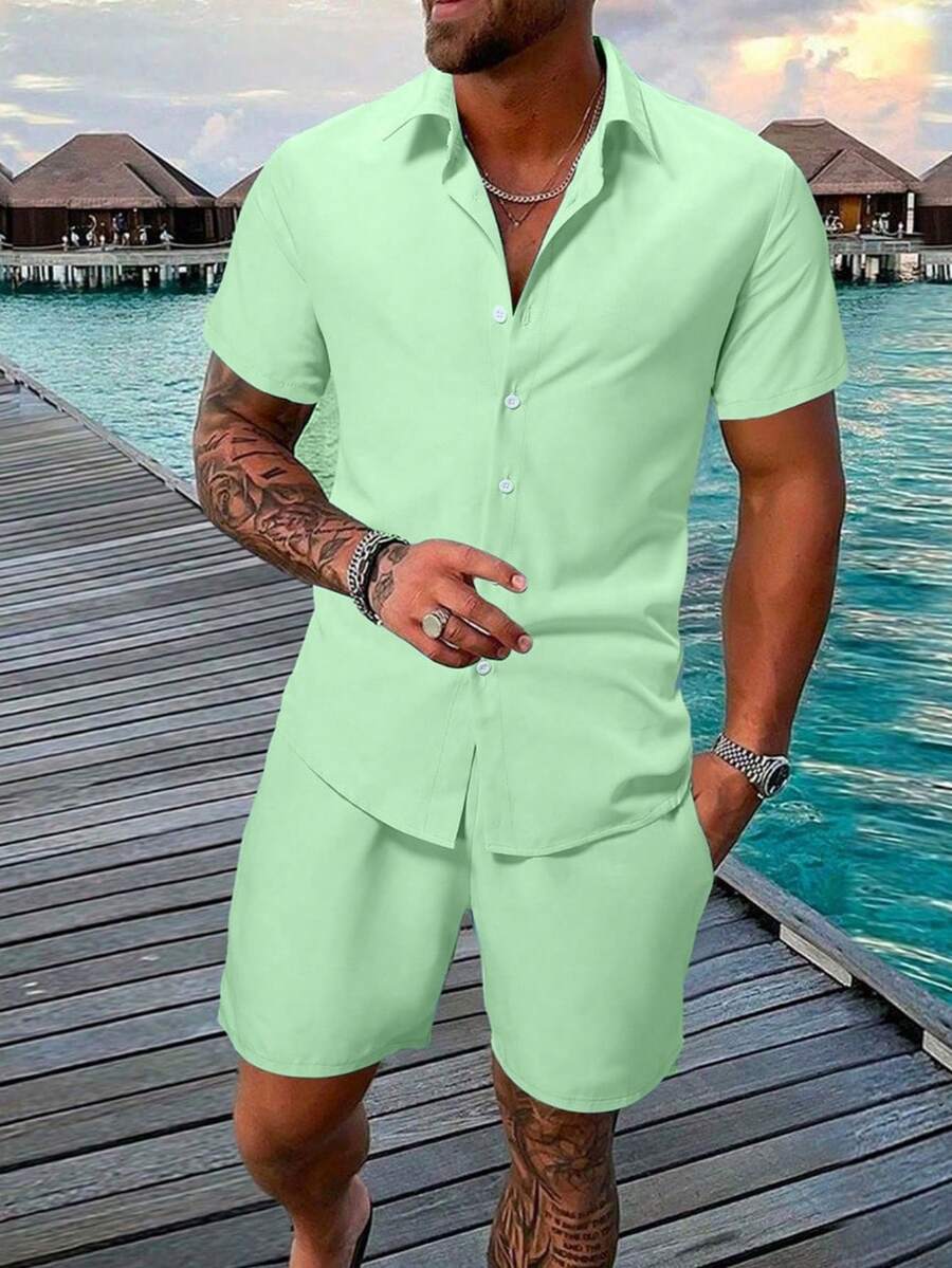Manfinity RSRT Conjunto de camisa de manga corta y pantalones cortos de unicolor para hombres - verde menta - Ver 1