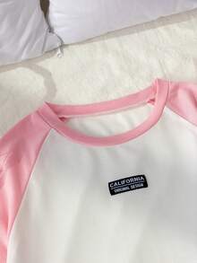 SHEIN 青少年女孩 T-Shirt 套裝，運動風粉色與深綠色拼接短袖 T-Shirt 與短褲套裝，夏季寬鬆修身設計，輕量面料，適合日常出遊、休閒運動或造型穿搭 - 粉色 - 查看 7