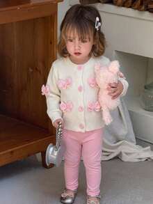 SHEIN 嬰兒/幼兒（女童）灰色羅紋長袖開襟外套，大花裝飾，搭配純色長褲 2 件套，春秋休閒日常寬鬆穿搭 - 粉色 - 查看 13