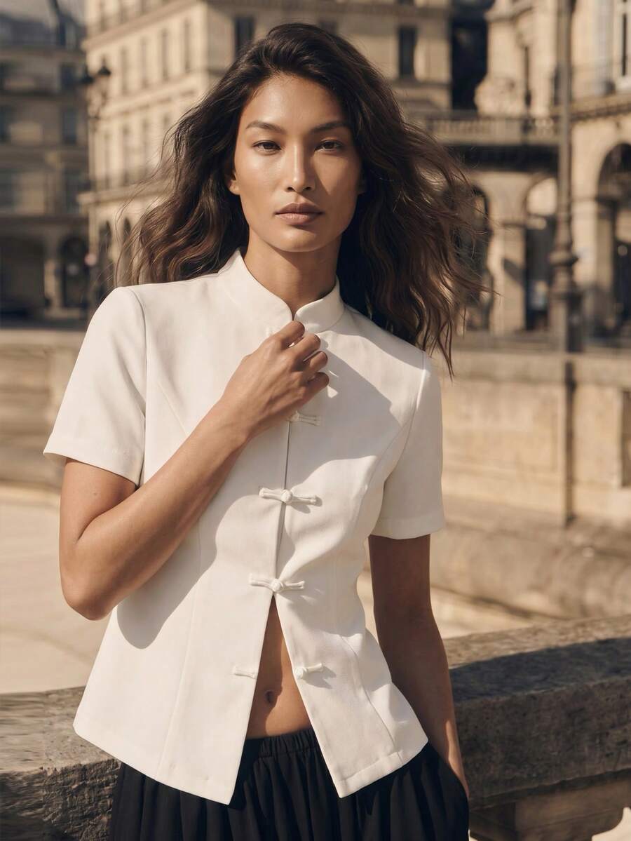 COSMINA Top elegante de manga corta con diseño de botones de rana de unicolor para mujer - Blanco - Ver 1