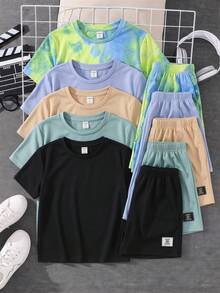 SHEIN 10件組青少年男孩休閒寬鬆針織標籤圓領T恤與短褲套裝，卡其色基本上衣與短褲、藍色基本上衣與短褲、綠色基本上衣與短褲、紮染基本上衣與短褲、黑色基本上衣與短褲。多件套裝適合通勤、上學、日常休閒穿著、運動，春季/夏季 - 彩色 - 查看 5