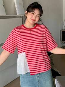 Dazy Plus Kaos Musim Semi/Panas Warna Pink dengan Motif Garis-Garis Patchwork Kontras dan Kerah Bulat Longgar Lengan Pendek - Merah - View 4