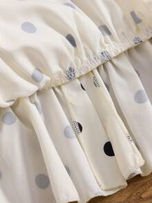 SHEIN Vintaside Kids 2件組女嬰套裝，經典奶油色底色配黑色圓點印花，無袖荷葉邊下擺上衣搭配雙層緞面黑色蝴蝶結，配對寬鬆寬腿褲，平滑輕盈親膚面料，適合日常玩耍、外出與拍照，柔美甜美小女孩穿搭 - 白色 - 查看 7
