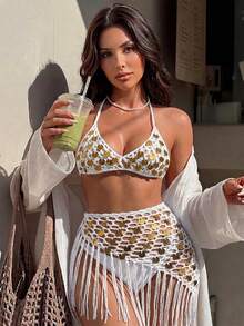Swim SXY Conjunto de playa de 3 piezas para mujer de verano y vacaciones, top de bikini halter con lazo, espalda descubierta, sexy, de alta gama, color liso, estilo europeo y americano, hecho a mano, con patchwork calado, lentejuelas plateadas reflectantes tipo espejo y falda con pañuelo y flecos - Blanco - Ver 3