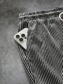 Manfinity RebelGame Plus Size Men's Waist Tie Pocket Striped Fashion Shorts Tropicoqueta - Black and White - View 7