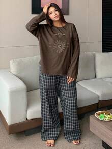 Dazy Plus 两件套印花宽松圆领长袖上衣和格子裤睡衣套装 - 棕色 - 查看 4
