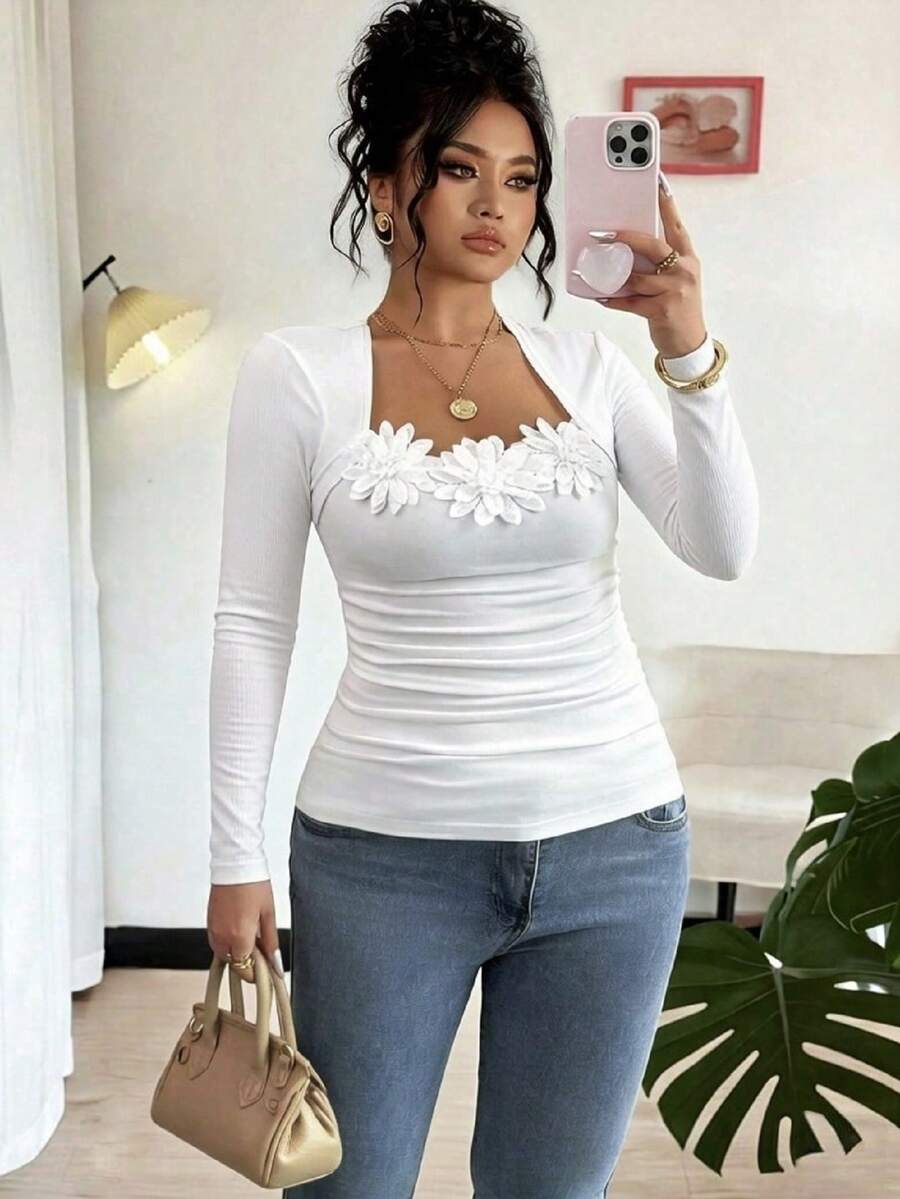 Elenzga Plus Size Elegant Solid Color 3D Floral Decor T-Shirt - Black - View 1