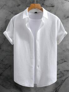 Manfinity Homme 男士休闲日常风格，融入INS元素：几何针织纹理提花短袖白衬衫，正面纽扣设计。这款单品散发着优雅浪漫的气息，无论是夏威夷海滨度假还是日常穿着，都堪称完美。它也是送给男朋友或老公的贴心礼物，彰显精致浪漫的法式风情。男士几何提花单排扣休闲短袖衬衫、男士夏季衬衫、男士时尚夏季纽扣衬衫、男士服装、男士衬衫、男士精美衬衫 - 白色 - 查看 7