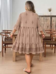 SHEIN CURVE+ 夏季度假休閒印花大尺碼洋裝 - 棕色 - 查看 2