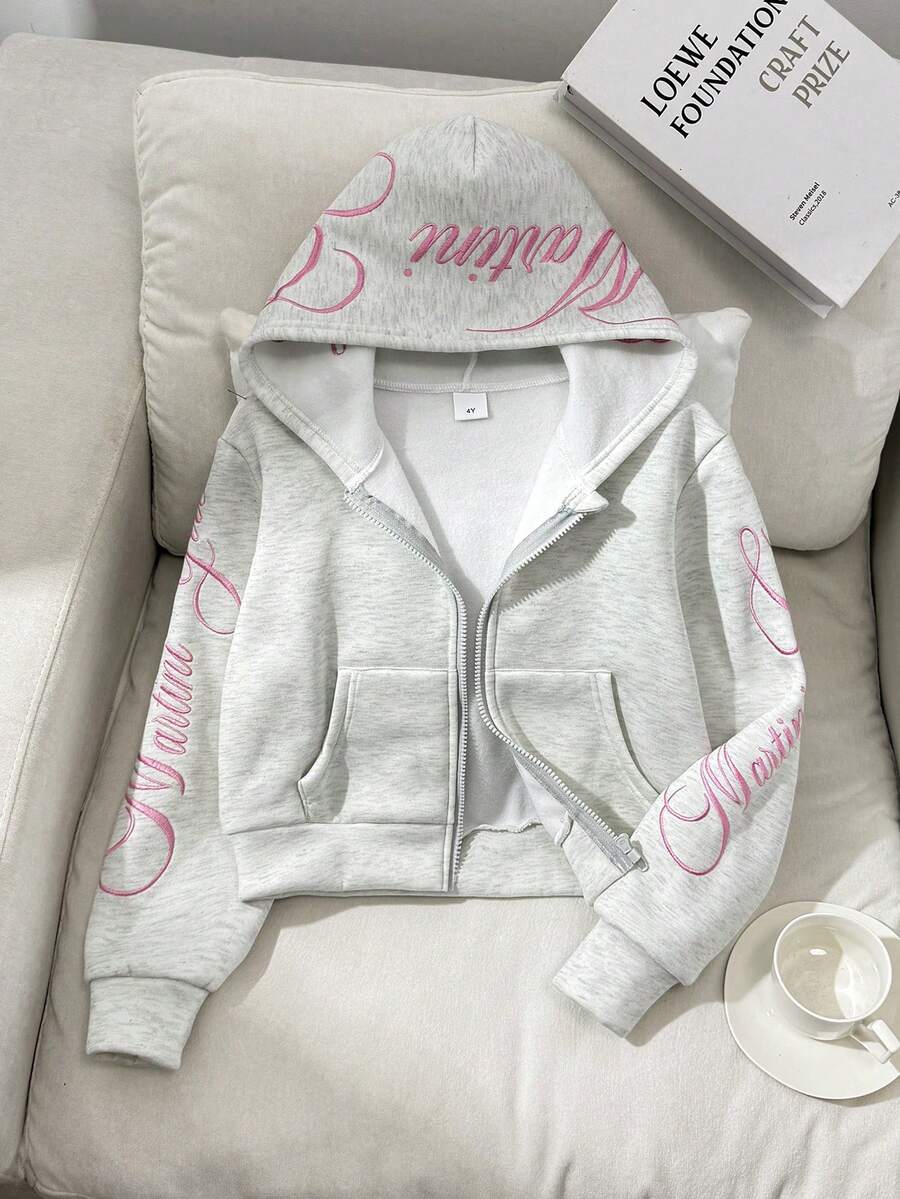 SHEIN 青少年女孩寬鬆休閒極簡舒適日常街頭風粉色字母刺繡連帽寬鬆版貼口袋前開襟拉鍊短版長袖運動外套灰色返校穿搭 - 淺灰色 - 查看 1