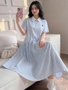 SHEIN 青少年女孩 Polo 領條紋刺繡圖案短袖中長洋裝，適合青少年女孩，對比色荷葉領花瓣袖印花洋裝，適合學校、戶外活動、購物，鈕扣洋裝童裝 - 藍色 - 查看 2