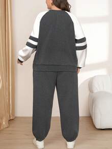 Comfylo Setelan Sweatshirt dan Celana Jogging Patchwork Warna Blok Kasual Musim Gugur/Dingin Ukuran Besar 2 Potong untuk Liburan, Warna Hitam Putih Abu-abu - Grey - View 2