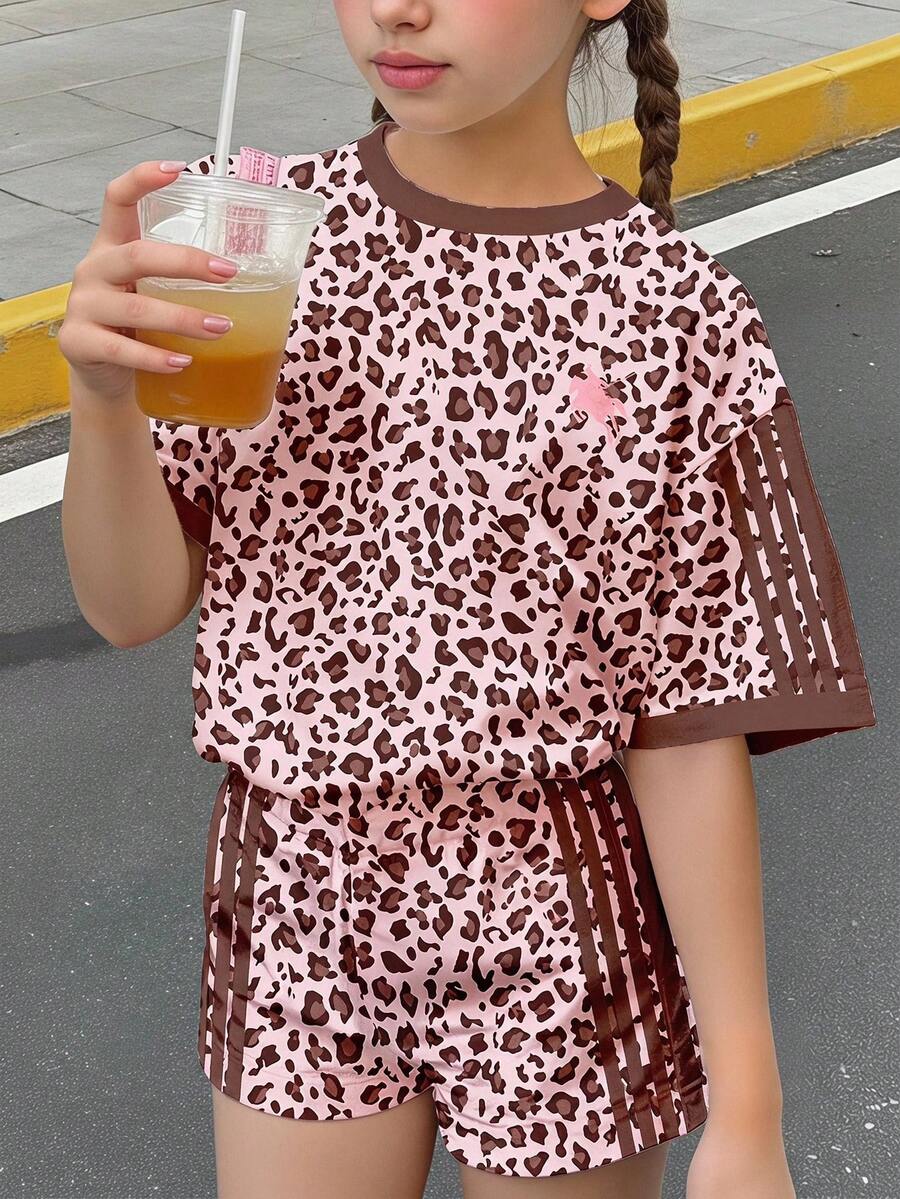 時尚復古運動學院風 粉色與棕色拼色豹紋,青少年女孩休閒舒適圓領短袖T恤與短褲2件套,適合春夏日常、度假、外出、校園、運動、返校日,時尚女孩,慵懶隨性 - 彩色 - 查看 1