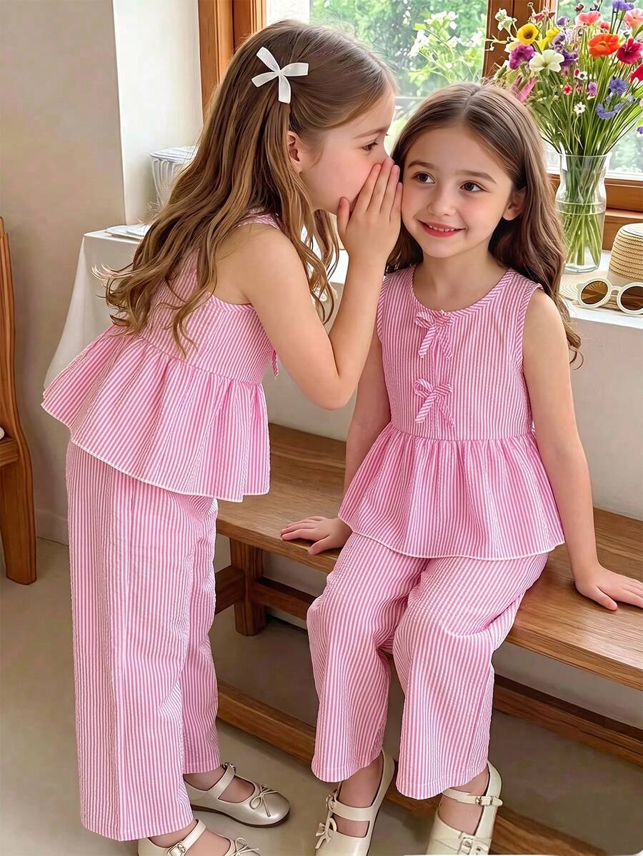 SHEIN Vintaside Kids 女童两件套,采用纹理条纹图案,粉色蝴蝶结装饰无袖上衣和阔腿裤,甜美可爱,夏季休闲装扮。 - 粉色 - 查看 1