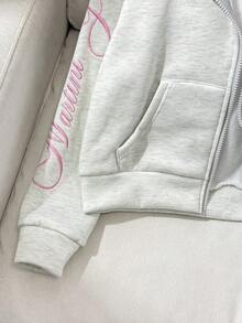 SHEIN 青少年女孩寬鬆休閒極簡舒適日常街頭風粉色字母刺繡連帽寬鬆版貼口袋前開襟拉鍊短版長袖運動外套灰色返校穿搭 - 淺灰色 - 查看 9