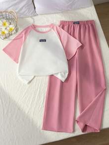 SHEIN 青少年女孩 T-Shirt 套裝，運動風粉色與深綠色拼接短袖 T-Shirt 與短褲套裝，夏季寬鬆修身設計，輕量面料，適合日常出遊、休閒運動或造型穿搭 - 粉色 - 查看 3