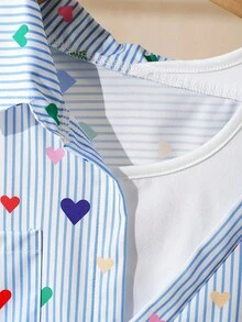 這是一款適合前青春期女孩的短袖彩虹愛心條紋襯衫，採用 2 合 1 設計。作為時尚休閒單品，非常適合日常穿著。這件衣服是夏季穿著的理想選擇，也是學校表演或派對活動的絕佳選擇——超級可愛 - 藍色 - 查看 6
