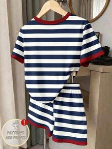 SHEIN 女童2件組休閒復古彩色條紋櫻桃印花圓領短袖T恤與短褲套裝，舒適春夏秋冬風格，適合日常穿著，年輕女孩復古水果條紋經典四季穿搭 - 白色 - 查看 2