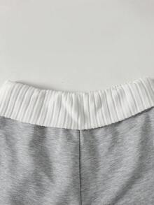 SHEIN 青少年女孩休閒簡約舒適藍白配色短袖T恤與摺腰長褲套裝 - 灰色 - 查看 5