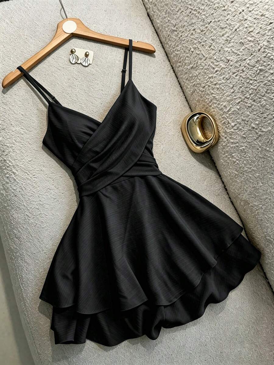 SHEIN Franclia 優雅休閒度假夏季女裝，可調式肩帶鬆緊腰女款洋裝，女款黃色洋裝，女款優雅晚禮服，夏季度假穿搭，優雅浪漫穿搭，優雅派對穿搭，奢華晚裝，優雅女款禮服，戶外通勤穿搭職場商務辦公約會，女款淺黃色細肩帶洋裝 - 黑色 - 查看 1