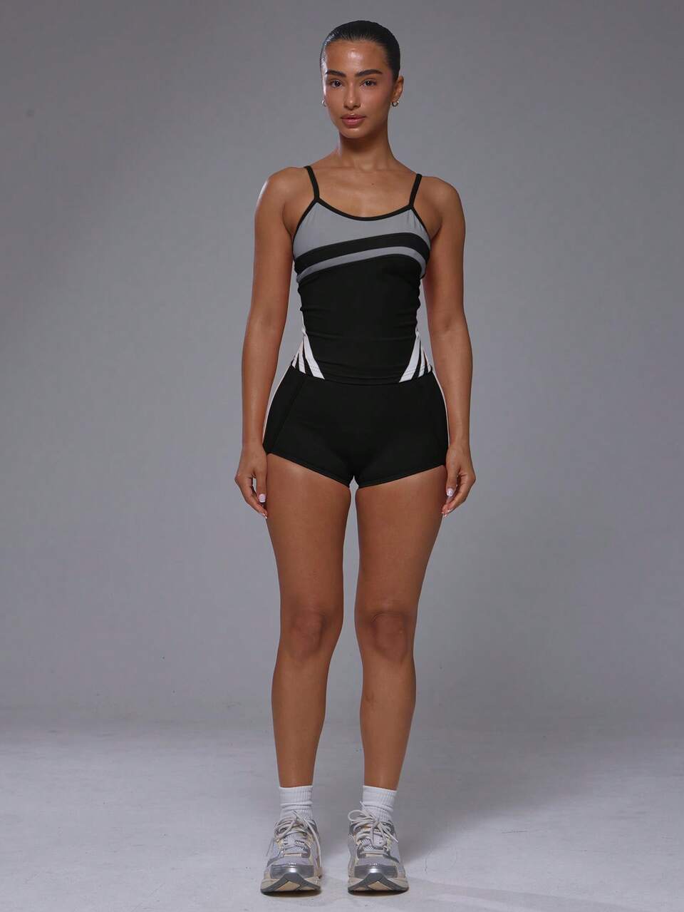 Short Mini de Academia com Cós em Cor Contrastante, Listra Lateral e Detalhe de Costura, Parte Inferior de Conjunto Active para Esportes, Pilates, Corrida e Slowburn