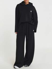 11SKNDS Oversized Cropped Hoodie With Wide Sleeves And Logo Detail, Relaxed Fit Pullover Sweatshirt For Casual Fall Winter Everyday Wear - Black - View 4