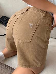 Dazy Plus Dark Wash Blue Back Pocket Bow Embroidery Straight Leg Knee-Length Denim Shorts Spring/Summer - Khaki - View 2