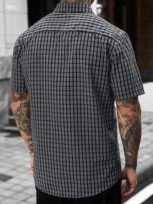 Manfinity CasualCool 男士度假格紋單排扣短袖口袋襯衫 - 彩色 - 查看 2