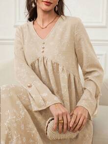 Al Najma 女款優雅阿拉伯風花卉圖案V領鈕扣設計長袖洋裝 - 卡其色 - 查看 7