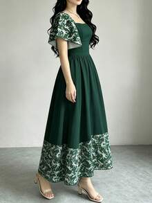 Modelyn Daisy Print Green Shore 女款花卉洋裝，時尚方領短袖洋裝，下擺拼接荷葉邊設計，夏季度假風洋裝 - 彩色 - 查看 3