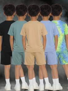 SHEIN 10件組青少年男孩休閒寬鬆針織標籤圓領T恤與短褲套裝，卡其色基本上衣與短褲、藍色基本上衣與短褲、綠色基本上衣與短褲、紮染基本上衣與短褲、黑色基本上衣與短褲。多件套裝適合通勤、上學、日常休閒穿著、運動，春季/夏季 - 彩色 - 查看 3