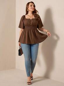 SHEIN LUNE Blusa de talla grande con hombros descubiertos, cuello cuadrado, uso de 2 formas y bajo fluido - Marrón - Ver 3