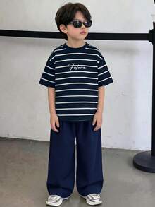 SHEIN Little Byeori 兒童小男孩圓領條紋字母印花短袖T恤與長褲休閒日常套裝 - 彩色 - 查看 1