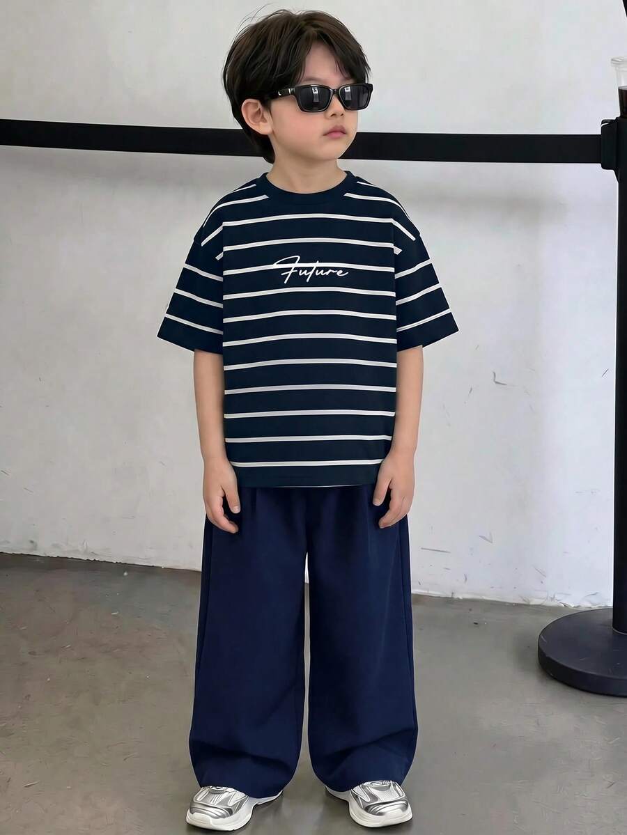 SHEIN Little Byeori 兒童小男孩圓領條紋字母印花短袖T恤與長褲休閒日常套裝 - 彩色 - 查看 1