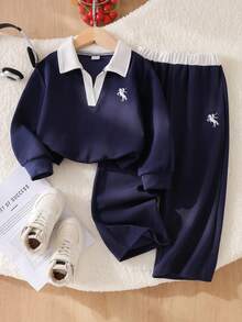 SHEIN Playful Pals 女童學院風 Polo 領兩件套，海軍藍對比色翻領長袖上衣 + 高腰寬腿褲，經典馬術刺繡休閒套裝，百搭春夏/秋冬運動風，適合上學與日常穿著 - 寶藍色 - 查看 4