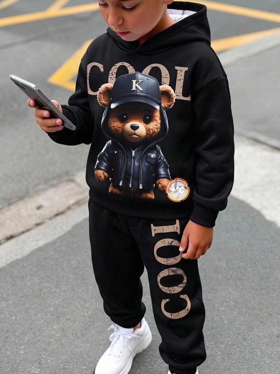 SHEIN 2件組兒童青少年男孩休閒可愛熊圖案連帽衛衣與黑色運動長褲套裝，適合秋冬、學校、運動
