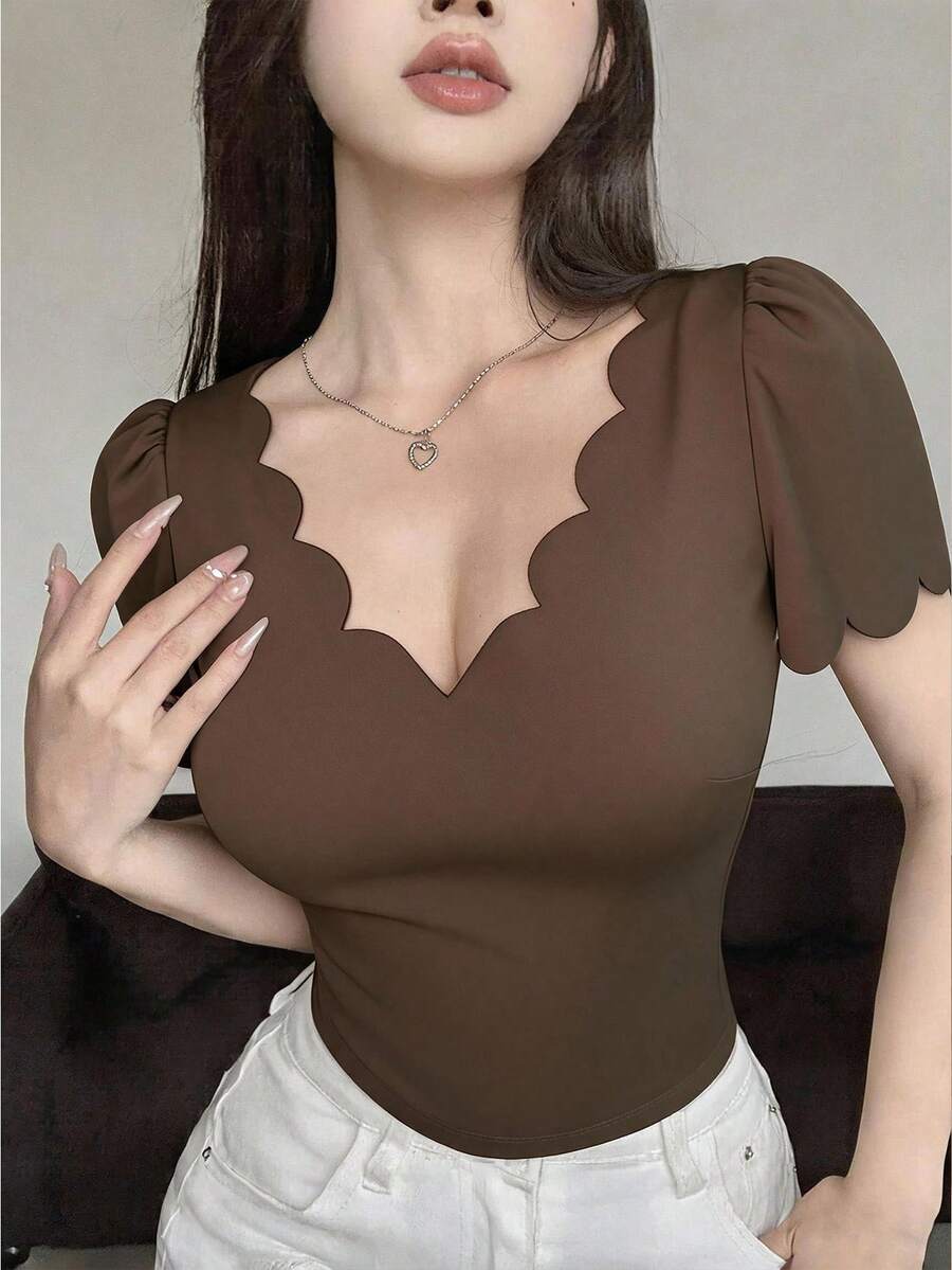 Modelyn 女款設計師時尚純色圓弧領T恤，適合度假穿著