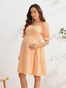 SHEIN 孕婦洋裝，荷葉邊飾邊、燈籠短袖、方領、前開鈕扣、花朵鈕扣、A字裙擺、黃色條紋數位印花 - 黃色 - 查看 8