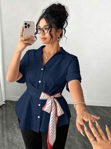 Elenzga 大尺碼女款優雅通勤腰帶圍巾裝飾襯衫 - 藏蓝色 - 查看 4