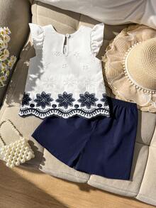 SHEIN Playful Pals 2件組女嬰度假花卉刺繡布料無袖上衣與短褲套裝，女嬰夏季穿搭藍白配色套裝 - 藏蓝色 - 查看 2