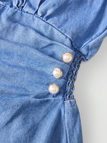 GlowEve Gaun Denim Lipit Wanita dengan Hiasan Kancing dan Kerah V Berkerut - Biru - View 5