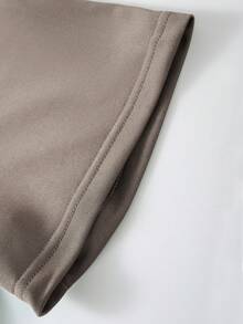 Manfinity Homme Men's Comfortable Sweatshirt Fabric, Hot-Selling Round Neck Short Sleeve T-Shirt And Drawstring Elastic Waist Multi-Pocket Shorts 2-Piece Set, Men's Casual Vacation, Party, Gathering, Friend Date, Ball Sports, Minimalist Office, Spring/Summer Classic Yamamoto Style Short Sleeve Shorts Set, Classic Hot-Selling Set, Suitable For Self-Wear Or Gifting To Friends - Khaki - View 4