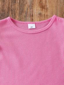 SHEIN Vintaside Kids 女童夏季亮粉色荷葉袖上衣與牛仔長褲兩件套，精緻粉色愛心刺繡甜美吸睛設計，簡約版型舒適休閒，適合外出、派對與日常穿著 - 粉色 - 查看 3