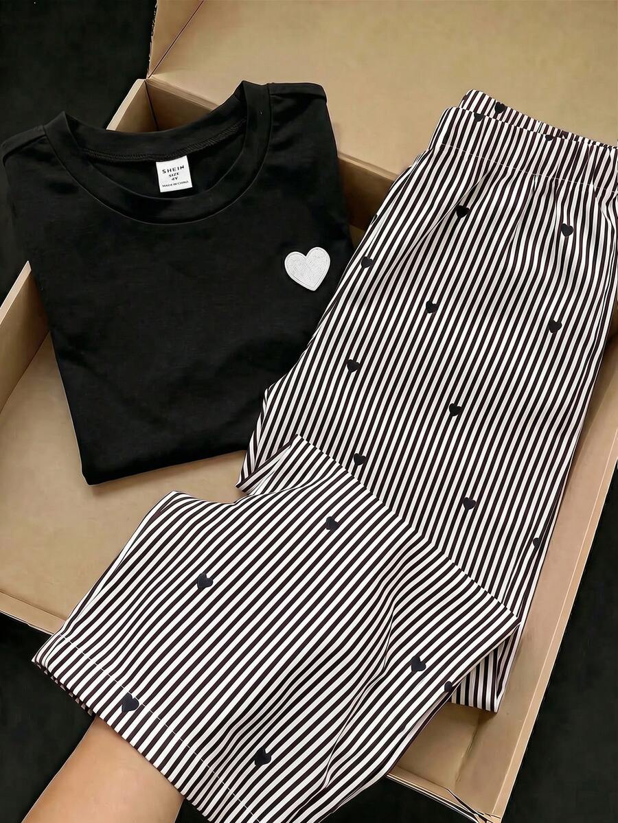 SHEIN Elladie kids 2件組少女基本休閒寬鬆純色套裝，馬匹印花、不對稱下擺、側面抓皺設計，圓領短袖T恤搭配黃色條紋紋理布料直筒長褲，適合日常/外出多種場合，春夏/四季風格，幼女套裝，兒童日常舒適夏季穿搭，女孩套裝