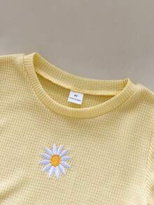 SHEIN Playful Pals 返校季女童休閒可愛圓領標準肩彩色波點彩虹印花T恤與純色牛仔裙短褲套裝，夏季 - 黃色 - 查看 3